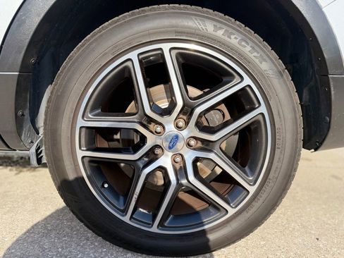 Used 2019 Ford Explorer Sport w/ Equipment Group 401A image 8