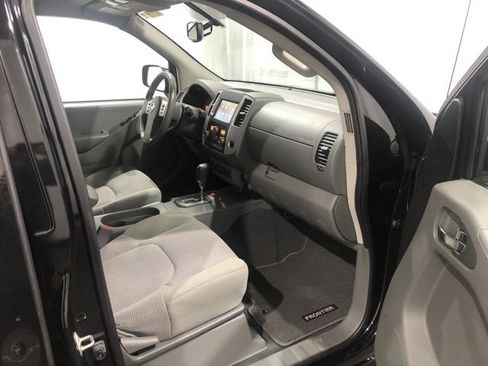 Used 2020 Nissan Frontier SV image 12