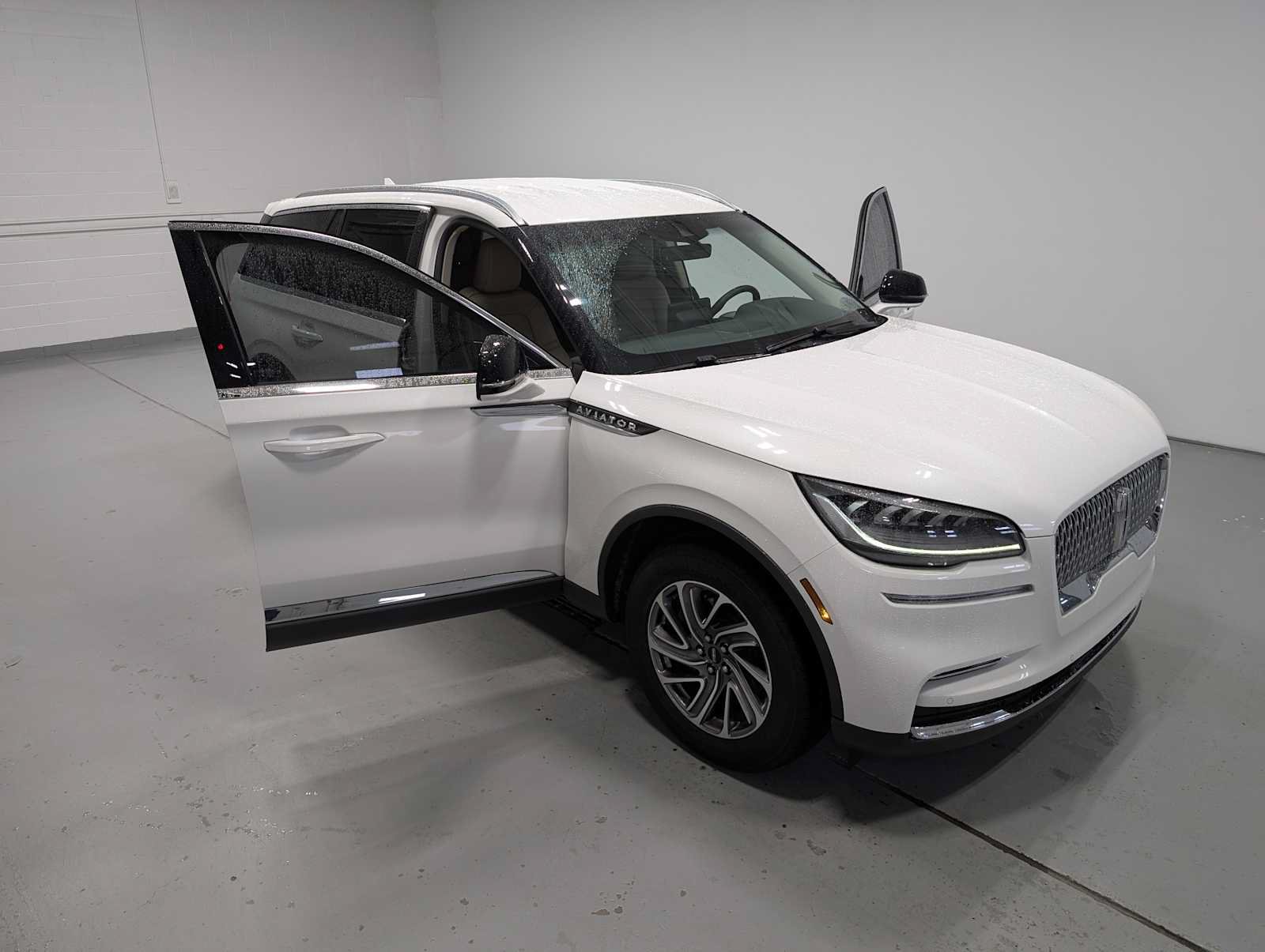 Used 2023 Lincoln Aviator AWD image 16
