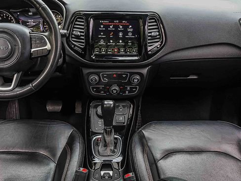 Used 2018 Jeep Compass Limited w/ Navigation Group AWD/4WD image 10