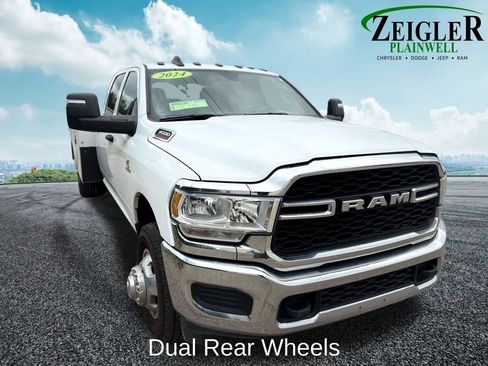 Used 2024 RAM 3500 Tradesman w/ Chrome Appearance Group AWD/4WD image 8