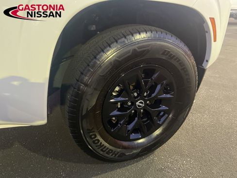 Used 2024 Nissan Frontier SV image 60