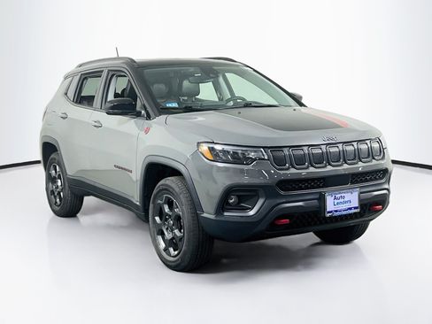 Used 2022 Jeep Compass Trailhawk w/ Sun and Sound Group AWD/4WD image 3