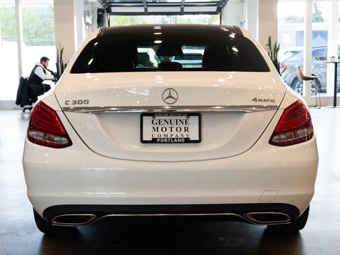 Used 2017 Mercedes-Benz C 300 4MATIC Sedan image 5