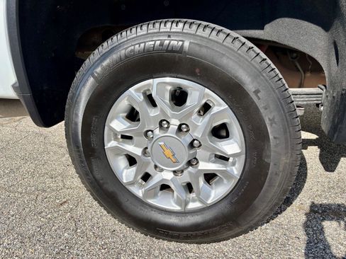 Used 2024 Chevrolet Silverado 2500 LT image 46