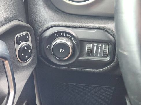 Used 2018 Jeep Wrangler Unlimited Sport S AWD/4WD image 23