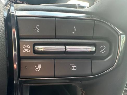 Used 2025 GMC Yukon AT4 w/ AT4 Premium Plus Package AWD/4WD image 12