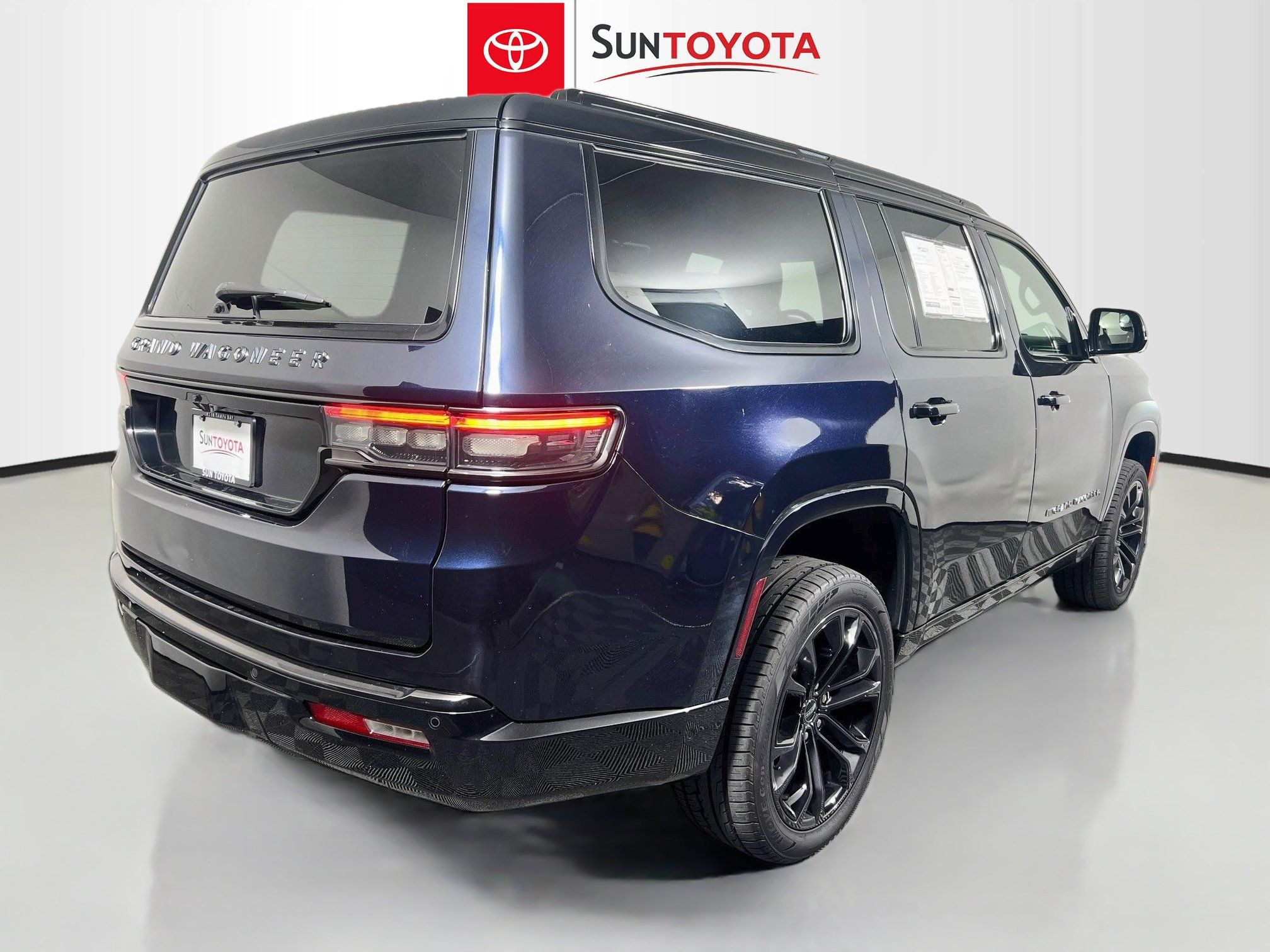 Used 2024 Jeep Grand Wagoneer Series II Obsidian w/ Quick Order Packagew 28T AWD/4WD image 4