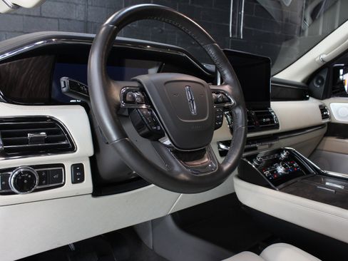 Used 2021 Lincoln Navigator Reserve w/ Luxury Package image 28