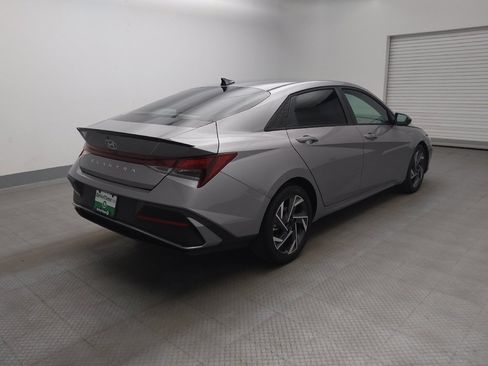 Used 2025 Hyundai Elantra Sport FWD image 9