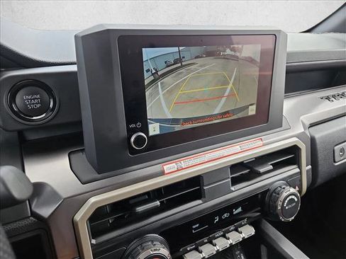 Used 2025 Toyota Tacoma SR5 AWD/4WD image 14