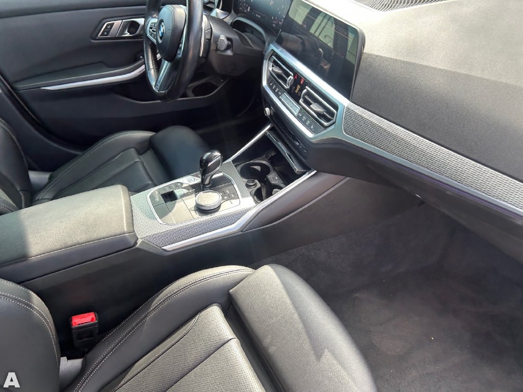 Used 2022 BMW 330i Sedan w/ M Sport Package RWD image 13