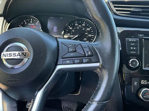 Used 2018 Nissan Rogue SV w/ Premium Package image 12