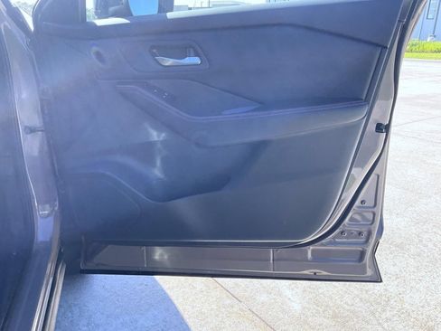 Certified 2025 Nissan Rogue SV AWD/4WD image 17