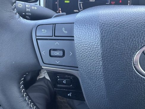 Used 2025 Toyota Camry SE image 16