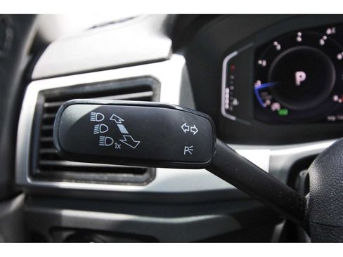 Used 2023 Volkswagen Atlas SE w/ Panoramic Sunroof Package FWD image 17