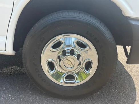 Used 2011 Chevrolet Express 2500 image 14