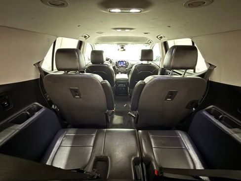 Used 2021 Chevrolet Traverse RS image 36