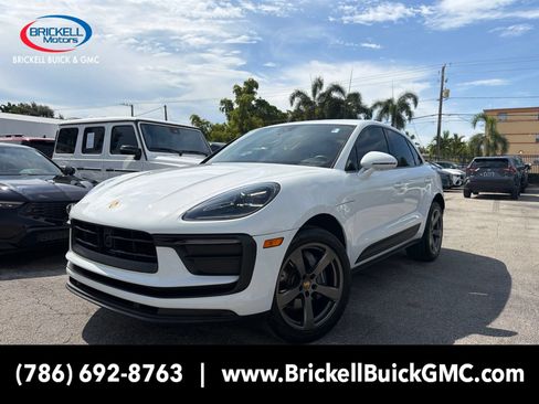 Used 2025 Porsche Macan AWD/4WD image 1
