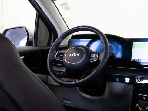 Used 2024 Kia Carnival SX image 29
