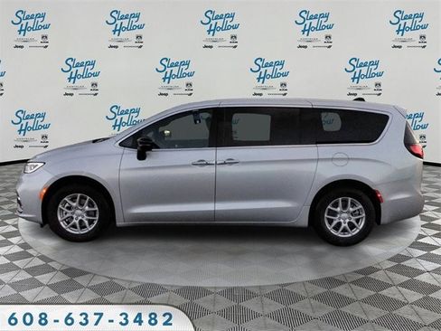 New 2026 Chrysler Pacifica Select image 8