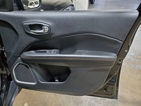 Used 2019 Jeep Compass Latitude FWD image 16