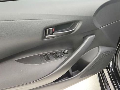 Used 2025 Toyota Corolla LE image 16