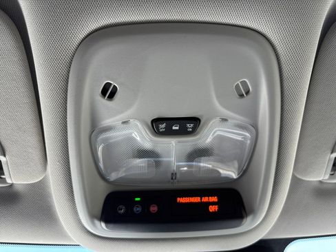 Used 2023 Chevrolet TrailBlazer LT FWD image 26
