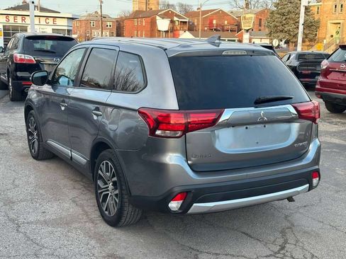 Used 2017 Mitsubishi Outlander SE image 6