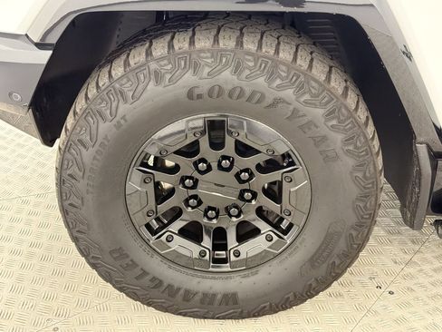 Used 2024 GMC Hummer EV 2X w/ Extreme Off-Road Package AWD/4WD image 11