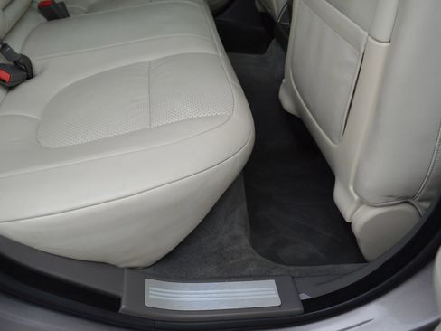 Used 2010 Jaguar XF Premium image 25