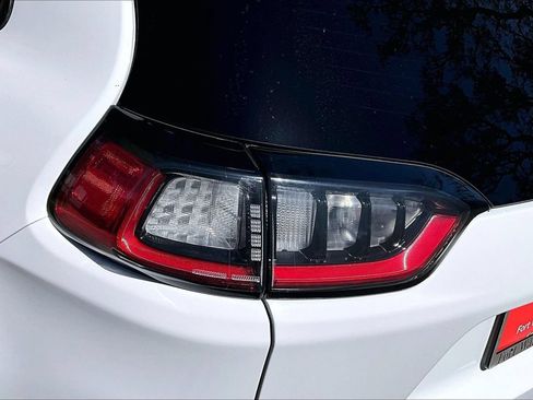 Used 2020 Jeep Cherokee Latitude FWD image 19