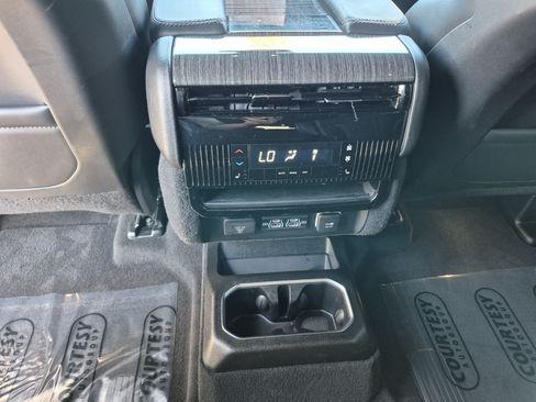Used 2022 Jeep Wagoneer Series III w/ Premium Group I AWD/4WD image 19