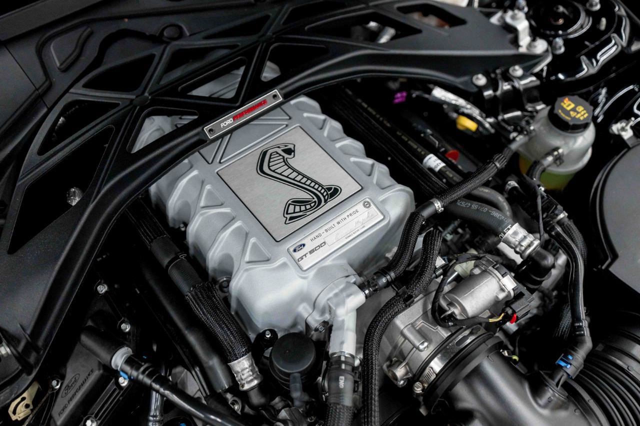 Used 2021 Ford Mustang Shelby GT500 w/ Carbon Fiber Track Pack RWD image 92