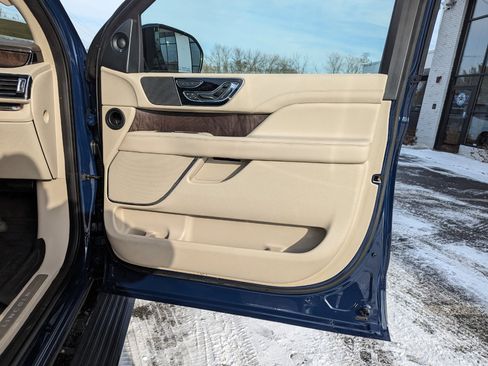Used 2020 Lincoln Navigator L Reserve w/ Equipment Group 201A Reserve image 33