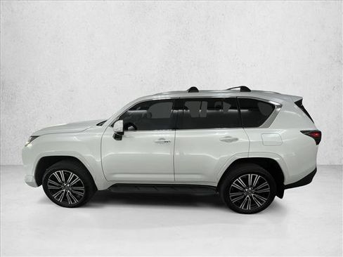 Used 2025 Lexus LX 600 4WD w/ Accessory Package (Z1) image 2