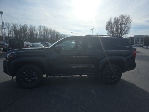 Used 2025 Toyota 4Runner SR5 image 5