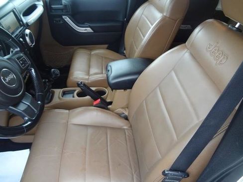 Used 2011 Jeep Wrangler Unlimited Rubicon w/ Dual Top Group image 18