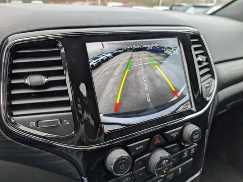 Certified 2022 Jeep Grand Cherokee Laredo X image 16