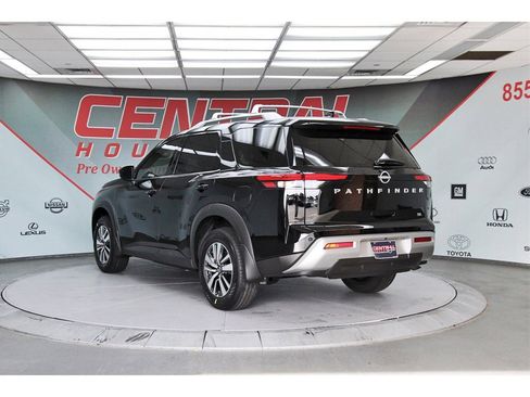 New 2025 Nissan Pathfinder SL image 4