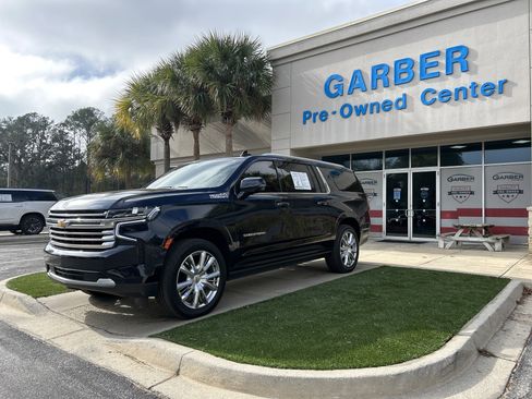 Used 2021 Chevrolet Suburban High Country image 3