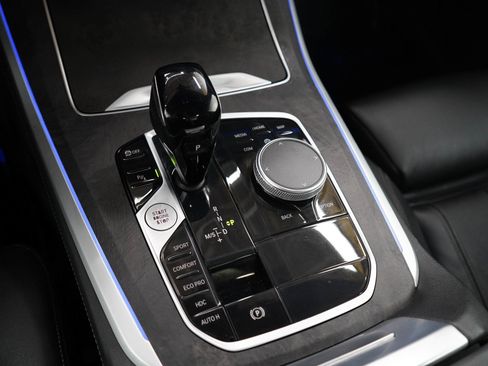 Used 2022 BMW X5 xDrive40i AWD/4WD image 25