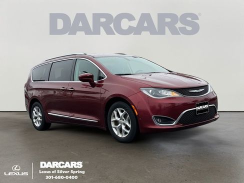 Used 2017 Chrysler Pacifica Touring-L Plus w/ Tire & Wheel Group image 1