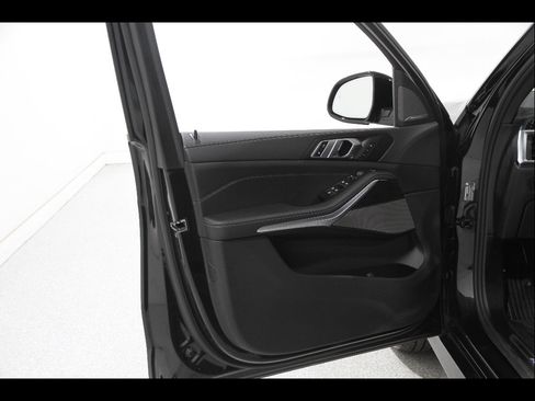 Used 2025 BMW X5 xDrive40i w/ M Sport Package AWD/4WD image 4