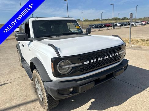 Used 2025 Ford Bronco Outer Banks AWD/4WD image 3