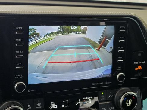 Used 2022 Toyota Highlander XSE FWD image 17