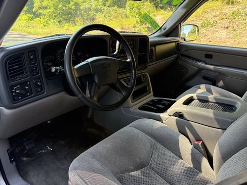 Used 2004 Chevrolet Tahoe LS w/ Preferred Equipment Group AWD/4WD image 11