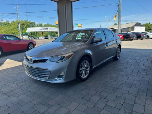 Used 2013 Toyota Avalon XLE FWD image 3