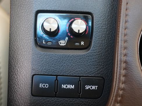 Used 2015 Toyota Avalon XLE FWD image 21