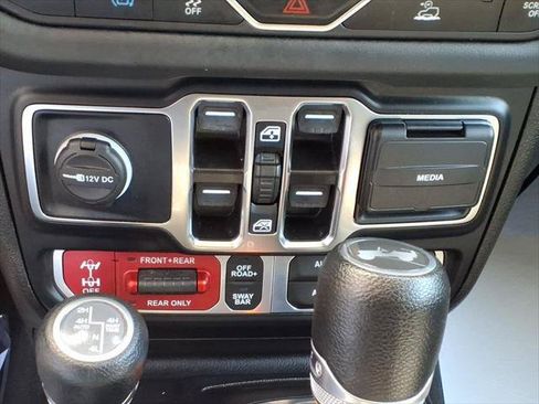 Used 2024 Jeep Wrangler Unlimited Rubicon 4xe AWD/4WD image 25